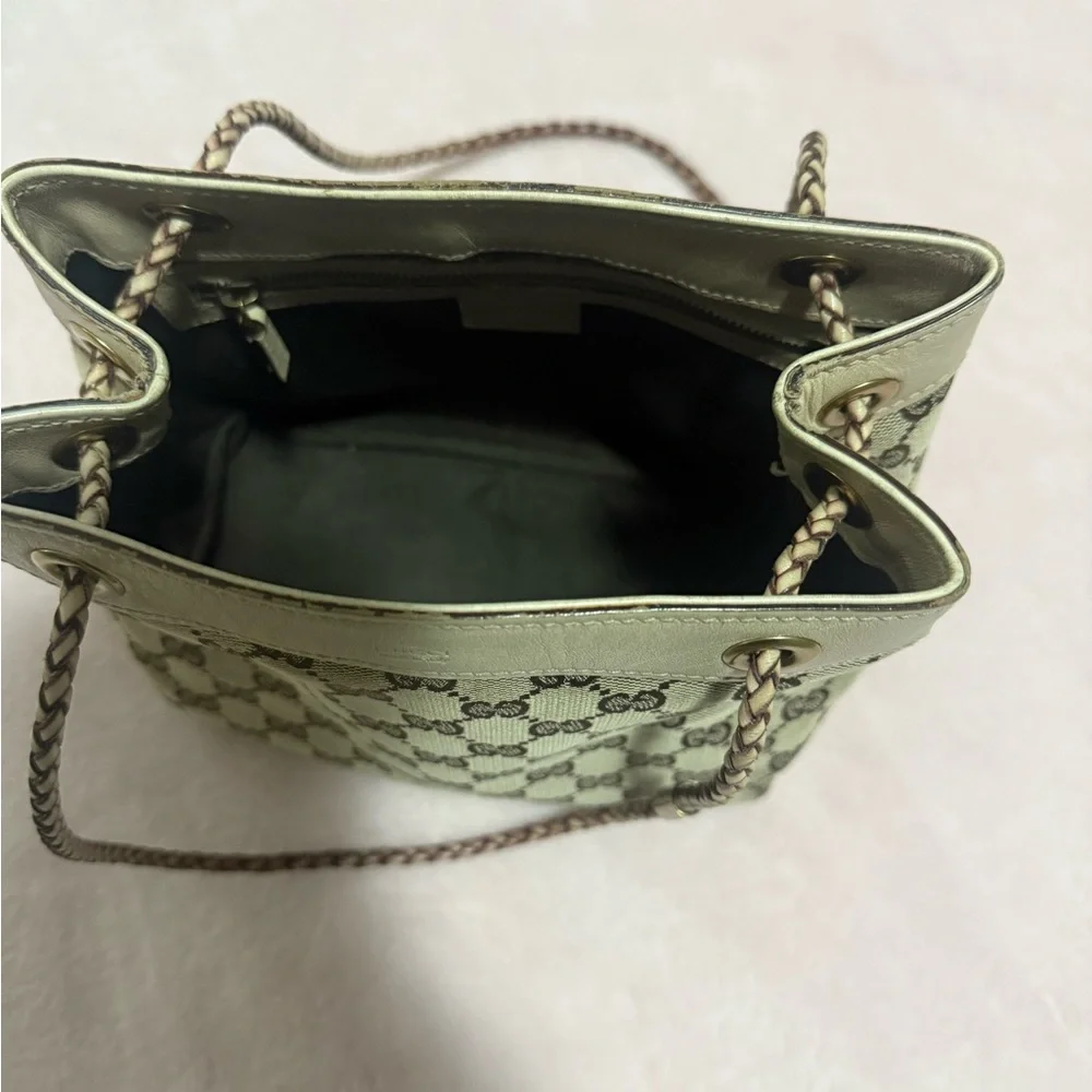 Gucci Beige and Brown Monogram Shoulder Bag - Picture 2 of 6